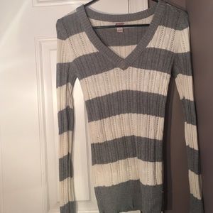 White and very stripped sweater