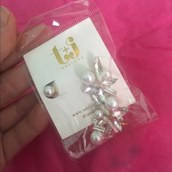 Pearl cluster ear cuff - Picture 3 of 3