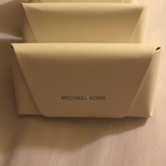 Sunglass case bundle. For @mhv_closet01