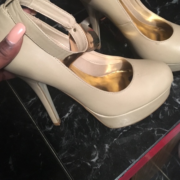 Heels - Picture 2 of 3