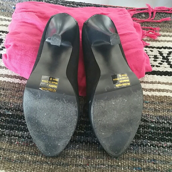 Heels - Picture 3 of 3