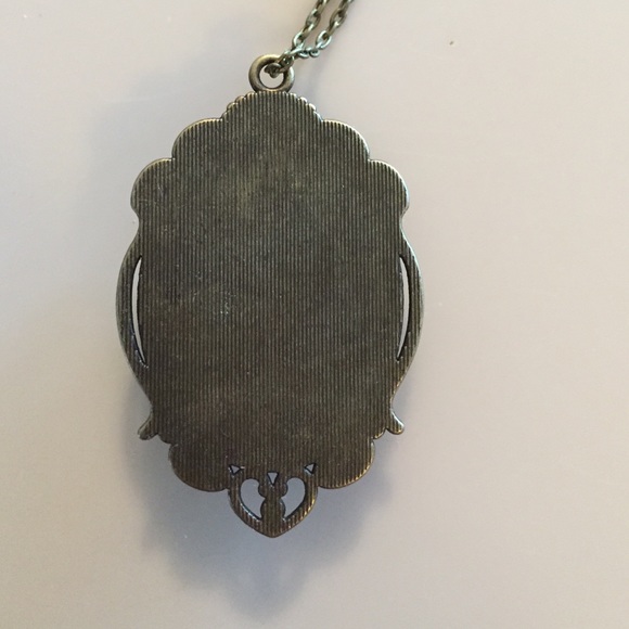 Decorated Skull & Roses Cameo Necklace - Picture 3 of 4