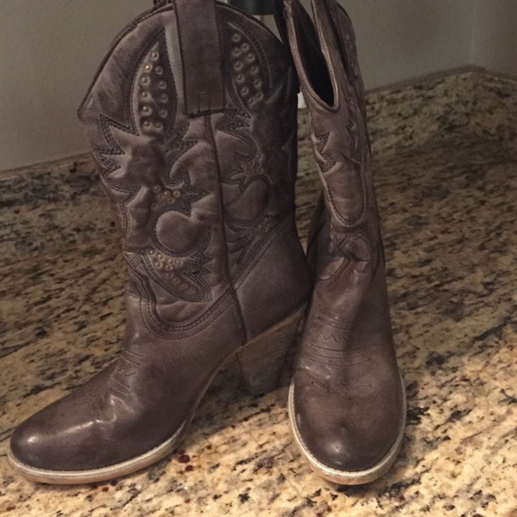 Shoes - Picture 2 of 2