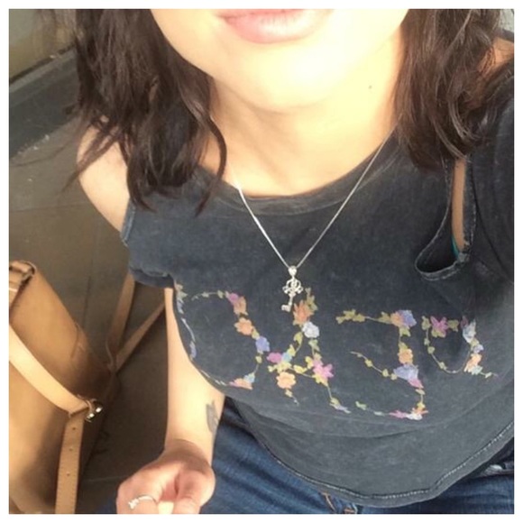 Meet your Posher! - Picture 3 of 4