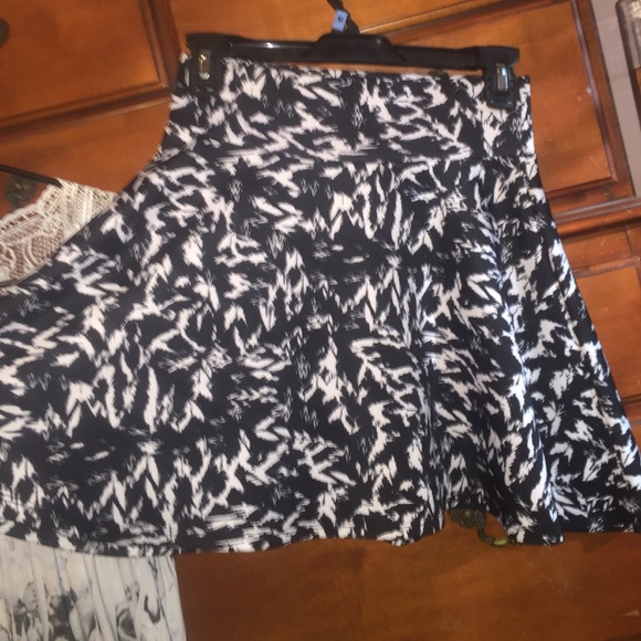 Skirt - Picture 3 of 4