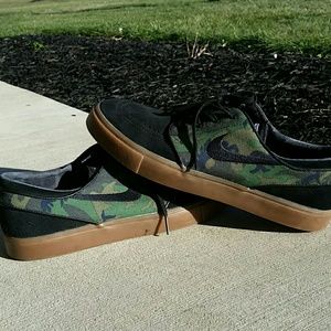 Black & Camo Nike Janoski