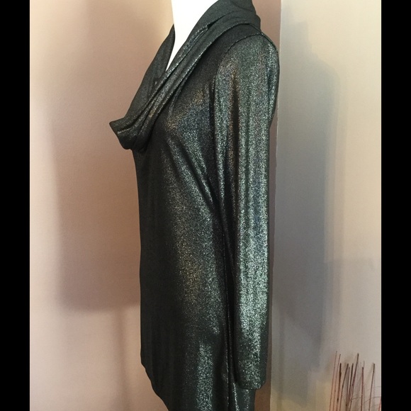 Suzanne Summers Gorgeous Cowl Neckline - Picture 3 of 3