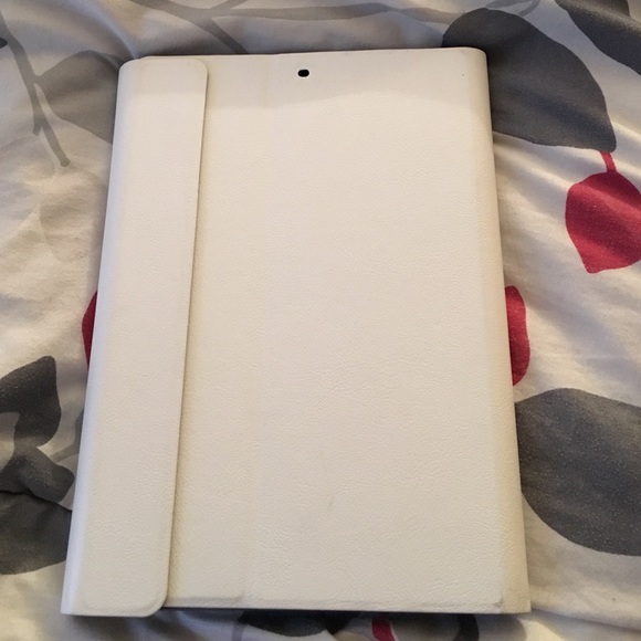 SOLD!!! Aukey iPad Air case with keyboard - Picture 2 of 4