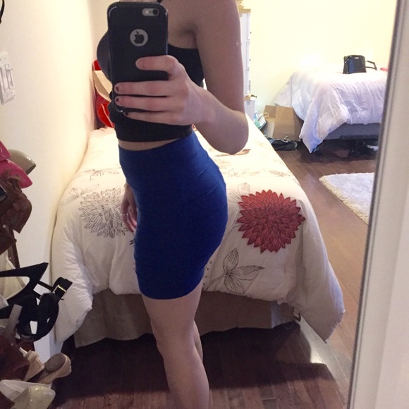 Tight blue mini skirt - Picture 2 of 3