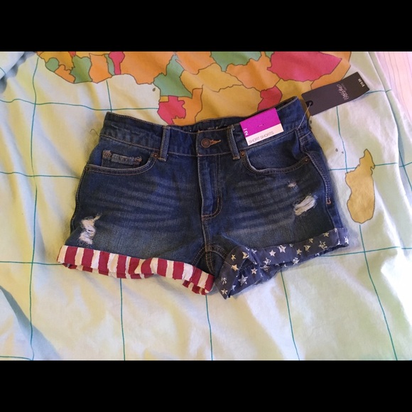 American flag trimmed shorts! 🇺🇸🇺🇸