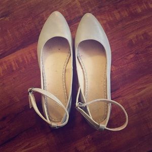 Neutral colored flats with ankle strap never worn