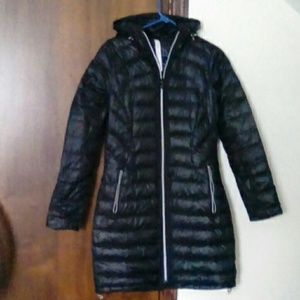 1x a lady Lululemon long jacket