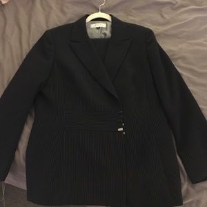 Tahari size 18 jacket/pantsuit