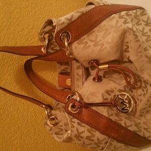 sold  ...Michael kors ludlow authentic handbag