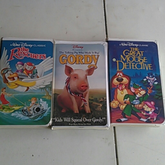 WALT DISNEY VHS MOVIE COLLECTION - Picture 1 of 1