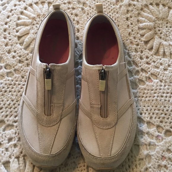 Easy spirit canvas and suede shoes