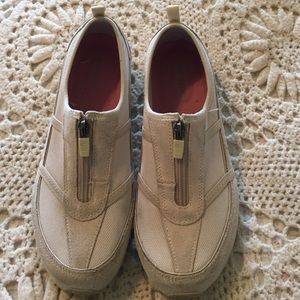 Easy spirit canvas and suede shoes