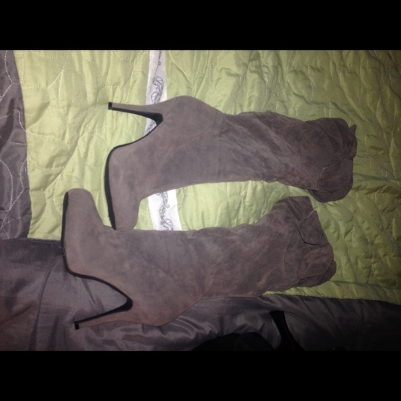 Suede gray heel boots