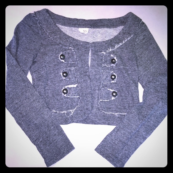 Super cute gray top from The Buckle!