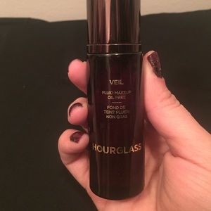 Hourglass Veil Fluid Makeup