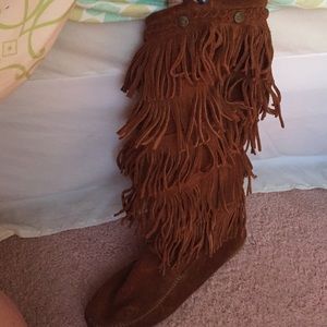 5 layer fringe Minnetonka boots