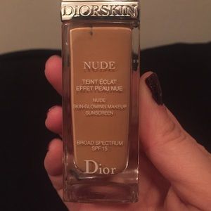 Dior Nude Skin-Glowing Foundation