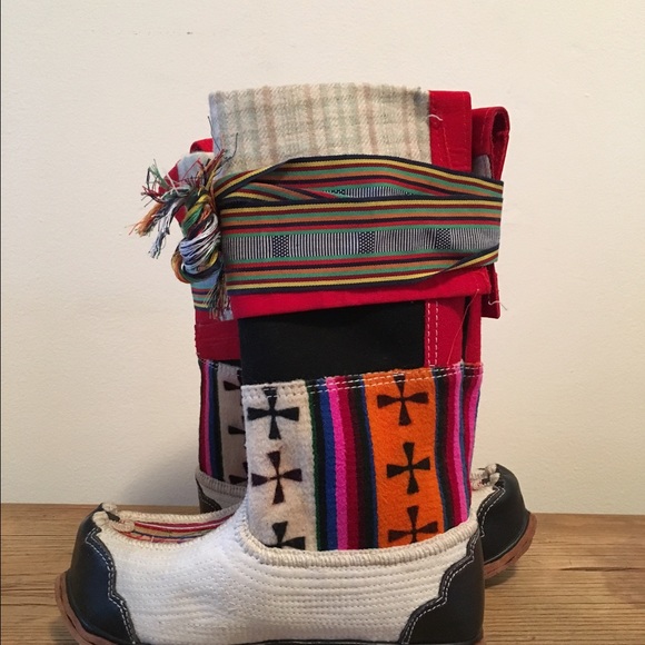 Tibetan handmade wool and leather boots - Picture 2 of 4