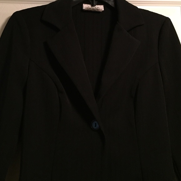 SOLD! Black single-button blazer - Picture 3 of 4