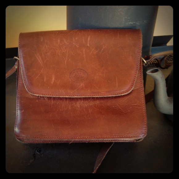 Beautiful cross-body Swedish leather bag 😍❤️