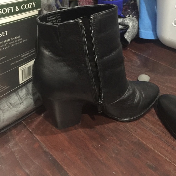 ALDO size 9 Fringe Booties! - Picture 2 of 3