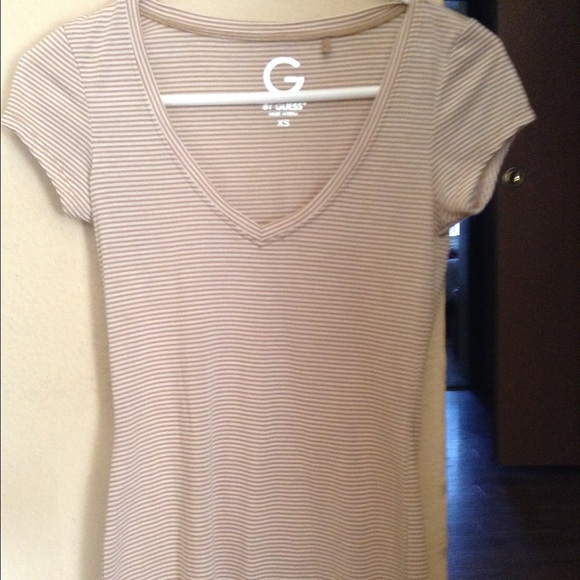 GUESS V-neck shirt