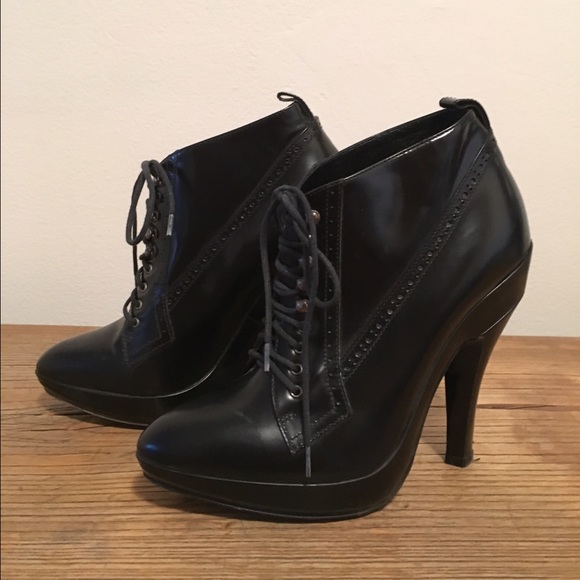 Sexy Burberry lace up booties - Picture 2 of 4