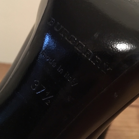 Sexy Burberry lace up booties - Picture 4 of 4