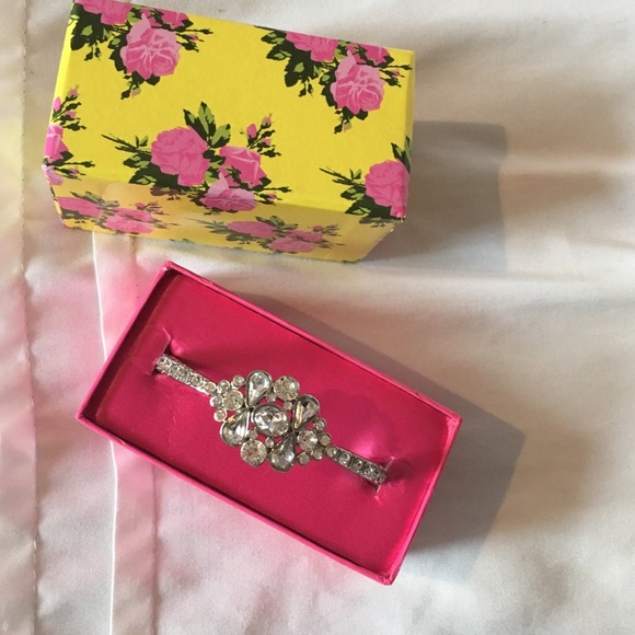 🔴A7 Betsy Johnson