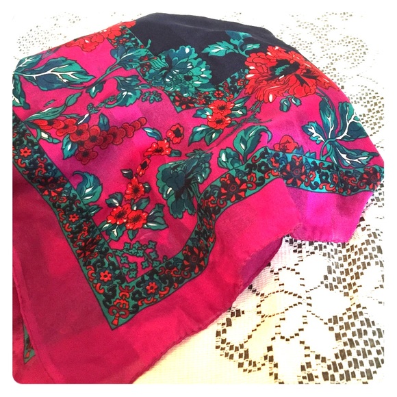 ❤️soft vintage floral scarf❤️