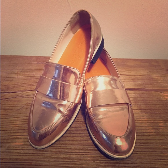Cute ROSE GOLD loafers - Picture 1 of 3