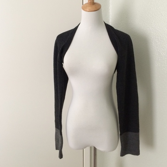 Bisou Bisou dark grey shrug