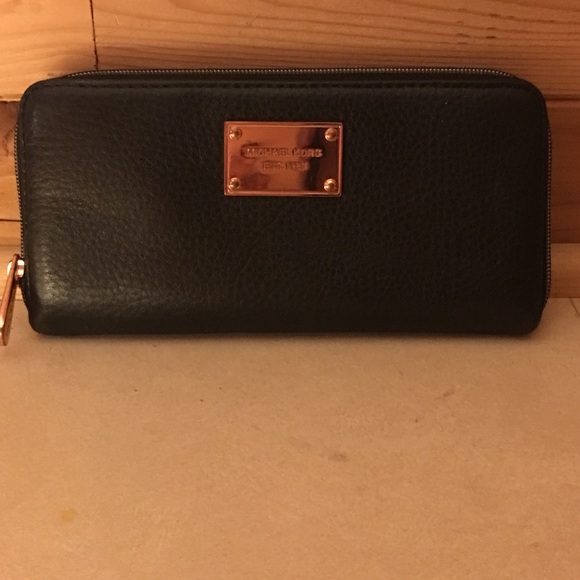*Michael Kors* Authentic Black Leather Wallet