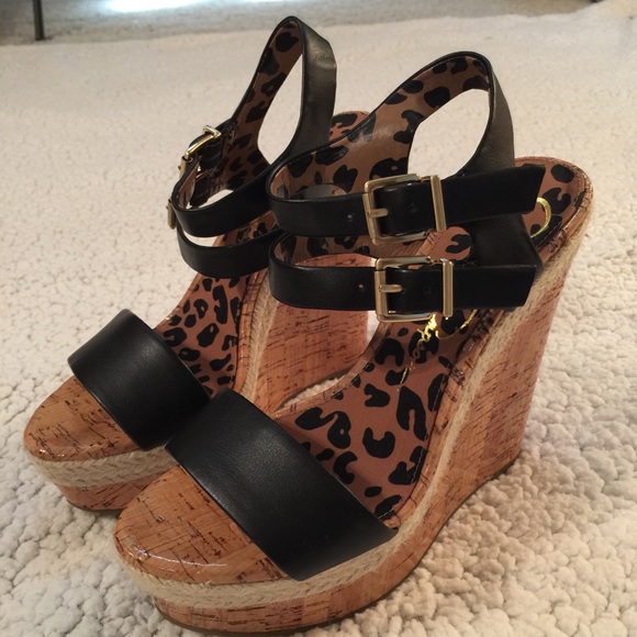 Jessica Simpson black wedge size 6