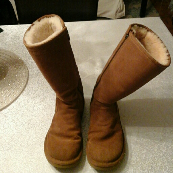 Uggs - image 1