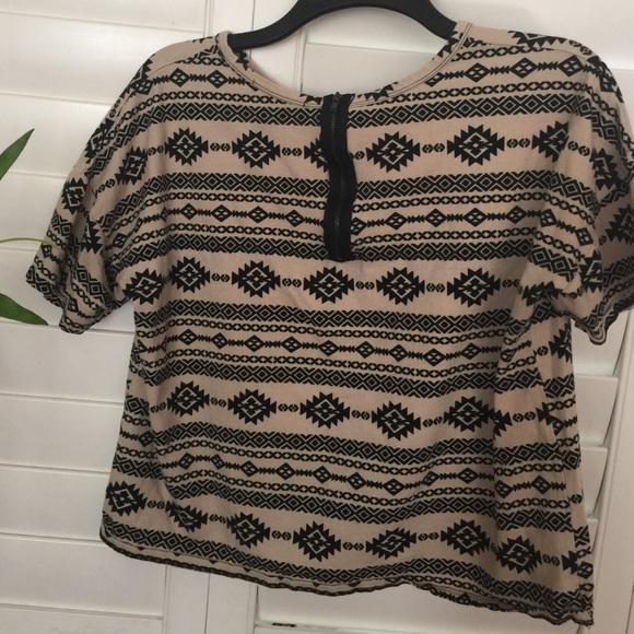 Aztec Print Top - Picture 2 of 3