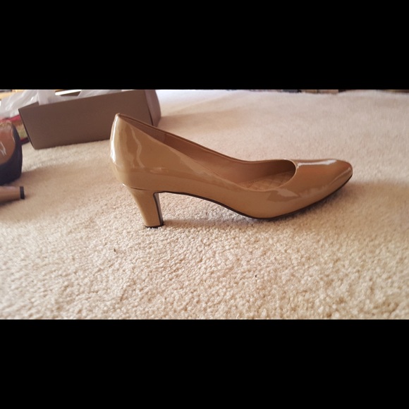 NWT Naturalizer patent leather shoes. Size 9.
