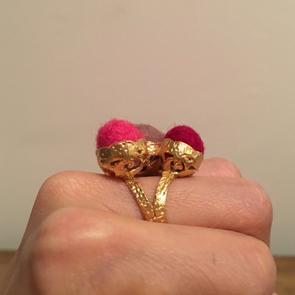 Gilded brass and wool ring - Picture 4 of 4