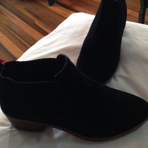 Worn once Black suede booties
