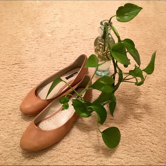 😎SOLD😎BDG Tan Ballet Flats - Picture 1 of 3