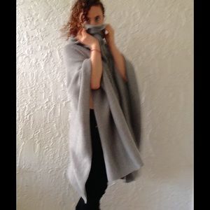 BCBG MAXAZRIA grey warm poncho