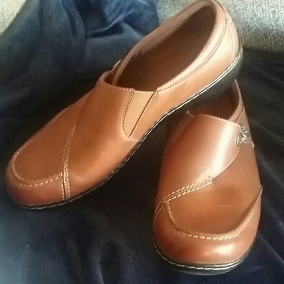Women's Clarks Leather Slip on shoes