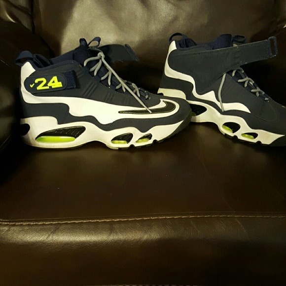 Shoes - Picture 2 of 3