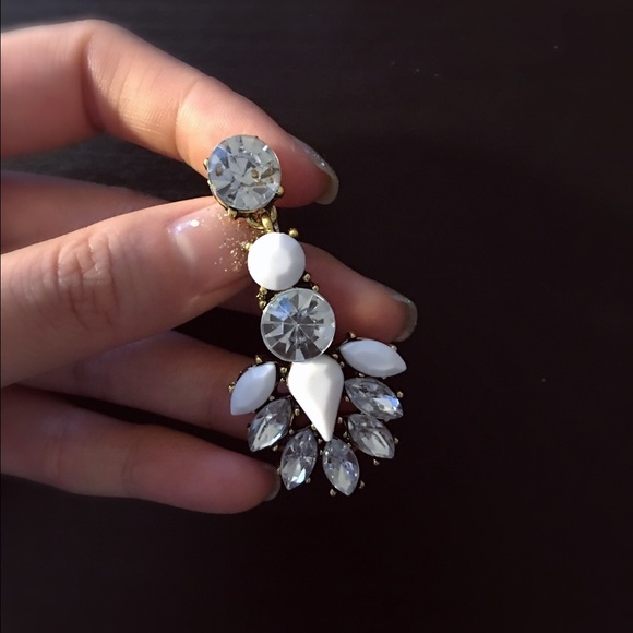 White crystal statement earring - Picture 7 of 7