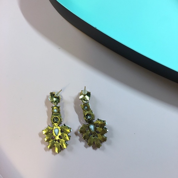 White crystal statement earring - Picture 4 of 7